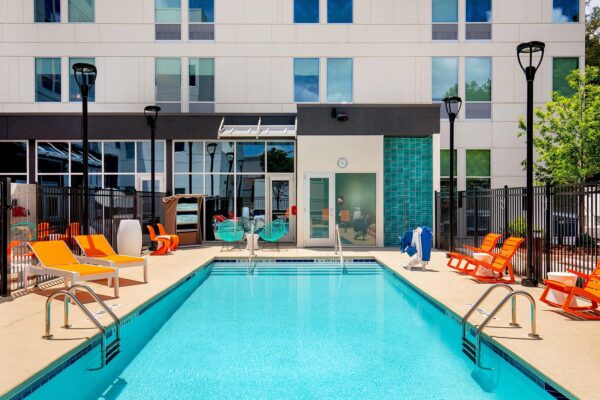 aloft-fort-worth-trophy-club-event-space-w-xyz-backyard-slider-02