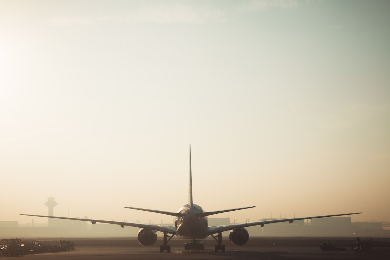 airplane at dfw airport - hotels near dfw airport